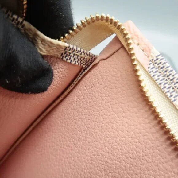 Auth Louis Vuitton Toiletry Pouch White Damier Azur Canvas Clutch Bag 835-092224 - Picture 12 of 12